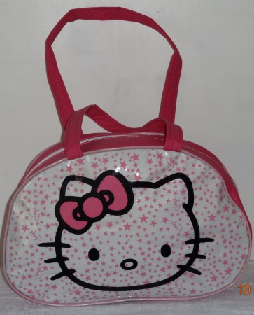 Art. 402. Bolso de kitty, confeccionado en cuero ecológico y cristal con la estampa sublimada